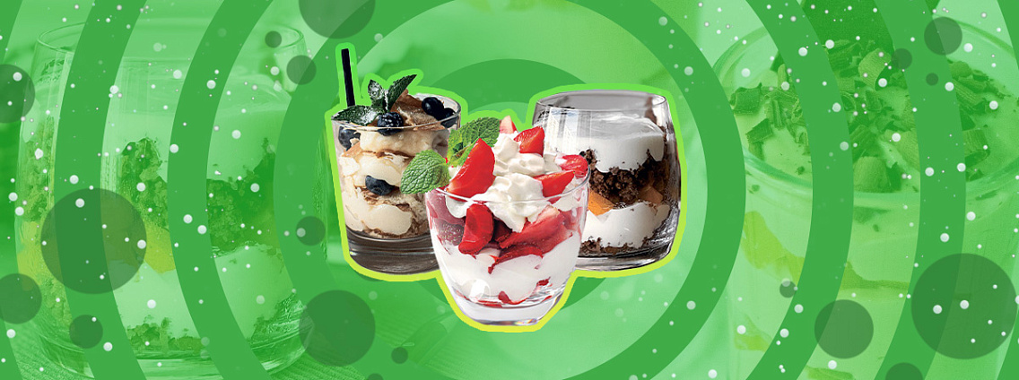 Ленивый «Наполеон» и сливочный трайфл: 5 порционных десертов для праздников