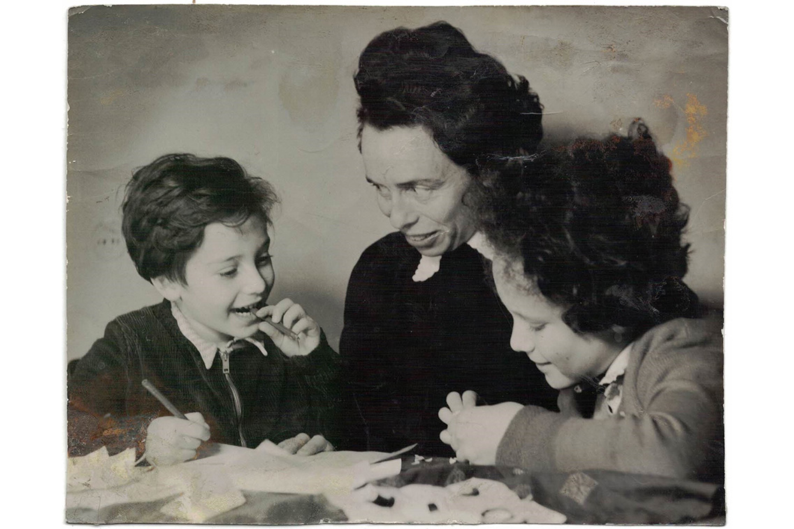 Мира Лобе с детьми Клаудией и Райнхардом. Вена, Австрия, 1953 год.