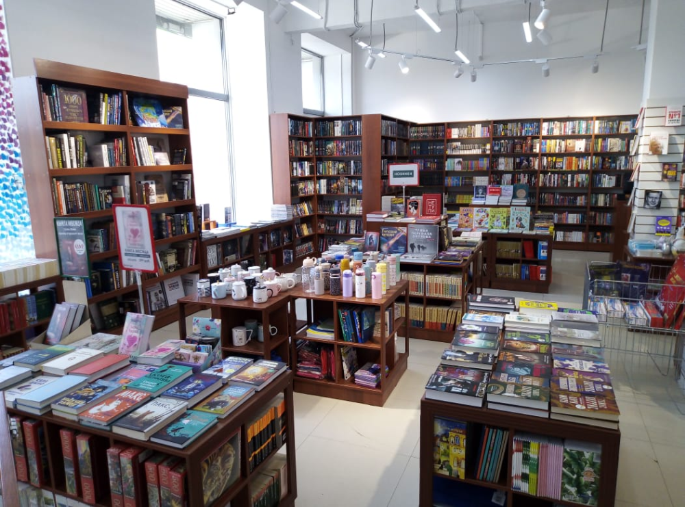 Купить книги в омске. Центр книга Омск. Книжный центр. Центр книги. Книжные магазины в Омске.