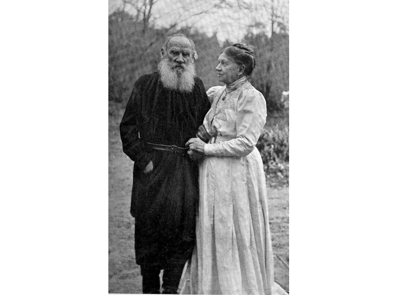 Лев Николаевич толстой с женой. Толстой был женат