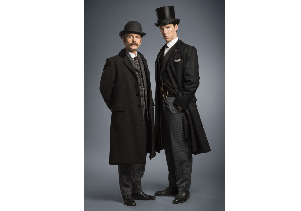Бенедикт Камбербэтч и Мартин Фримен в образах Шерлока и Ватсона в сериале «Шерлок»