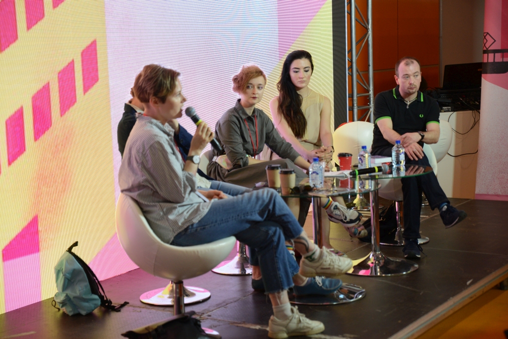 Public talk c Оксаной Васякиной, Натальей Родиковой и Залиной Маршенкуловой о феминизме на ММКЯ 2019