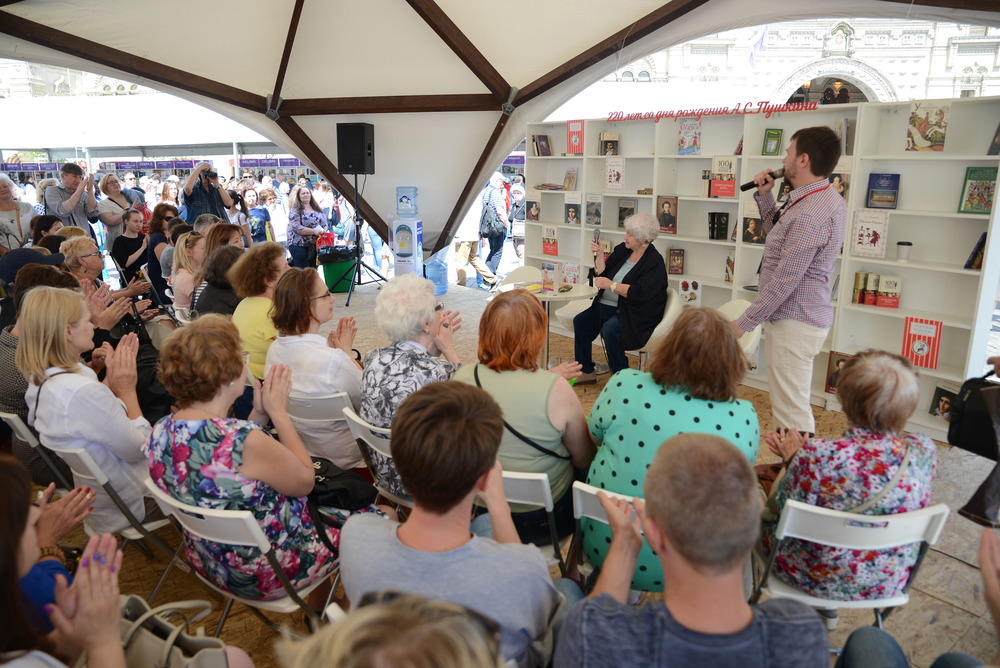 Екатерина Вильмонт о творческом процессе, вдохновении и новой книге