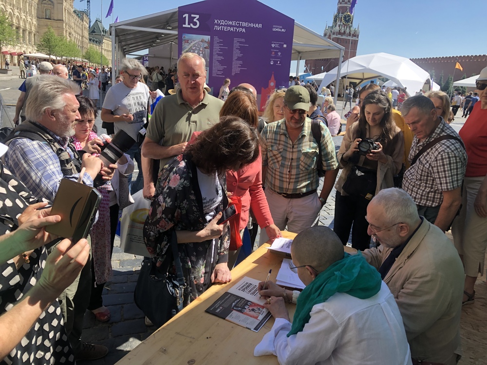 Телеведущий Николай Сванидзе и историк Марина Сванидзе