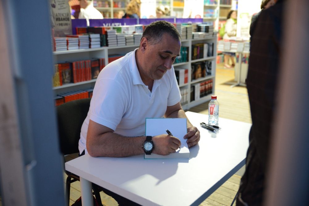 Эдуард Овечкин встретился с читателями на Красной площади