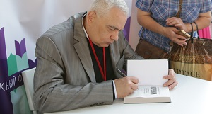 Данил Корецкий представил новый роман на Красной площади