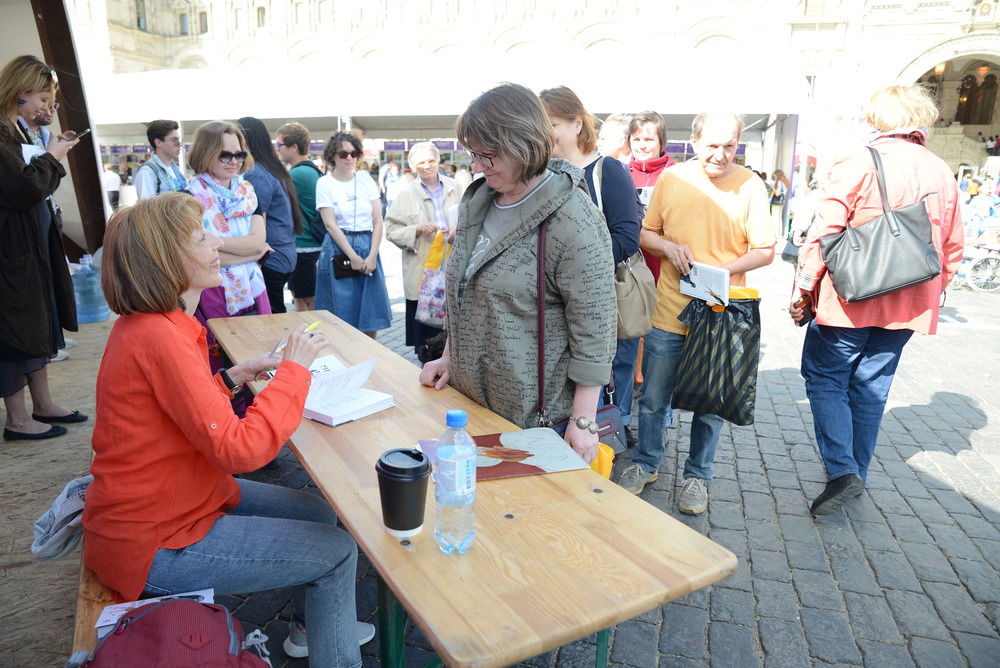 Марина Москвина. «Между нами только ночь»