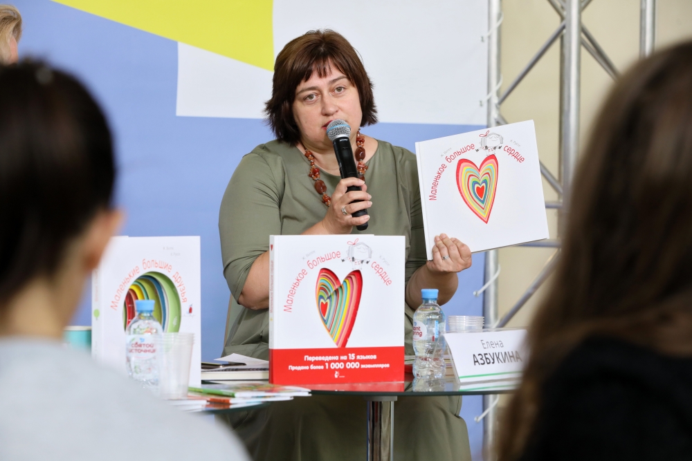 Ирина Чеснова и Елена Азбукина на презентация книг серии «Выбор миллионов» ММКЯ 2019