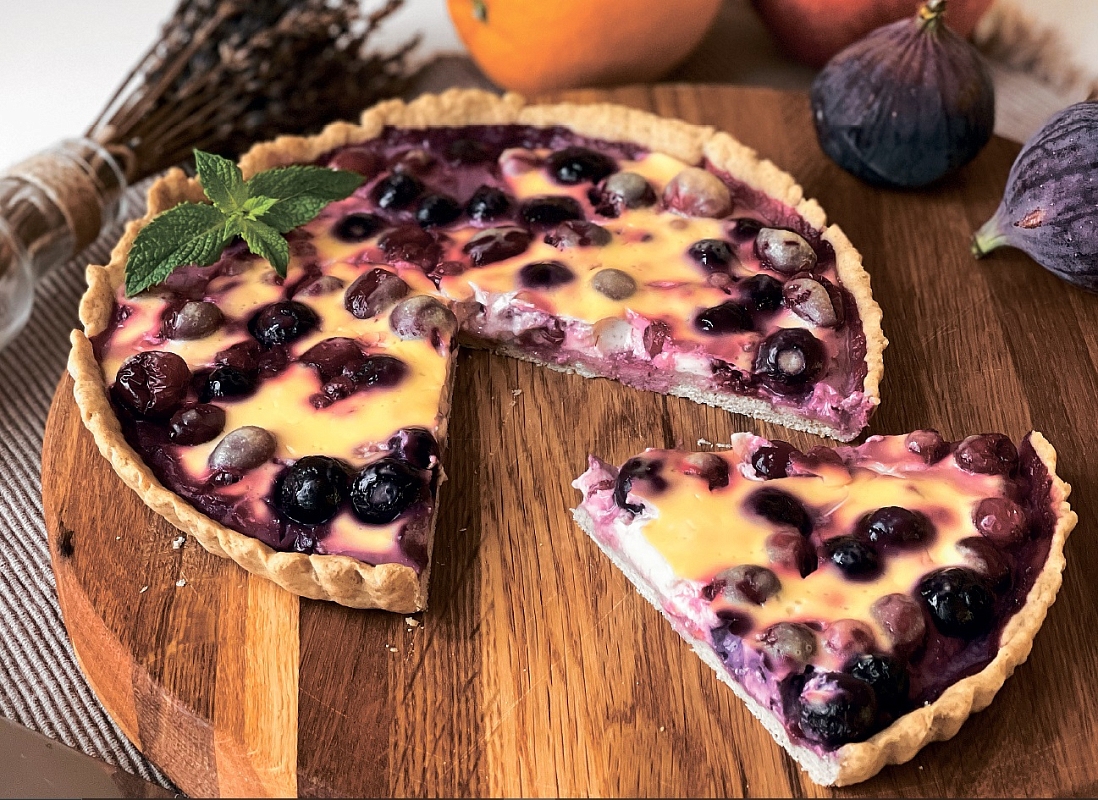 Песочный пирог с ягодами. Фото из книги «Легкие десерты и выпечка. Быстро, вкусно, стильно»