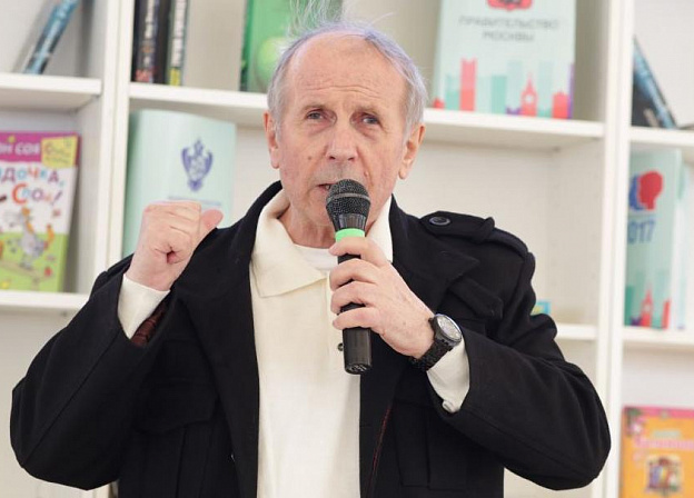 Михаил Веллер представит новую книгу «Странник и его страна» в книжных магазинах Москвы